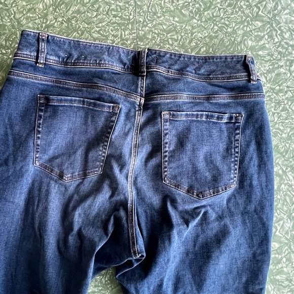 Lane Bryant “Tighter Tummy” Jean Capri Pants Size 24 - Picture 4 of 4